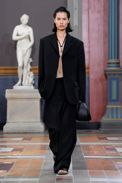Look 48